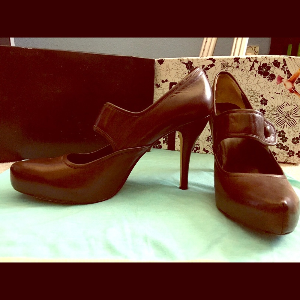 Max Studio Mary Jane Platform Heals size 9 1/2
